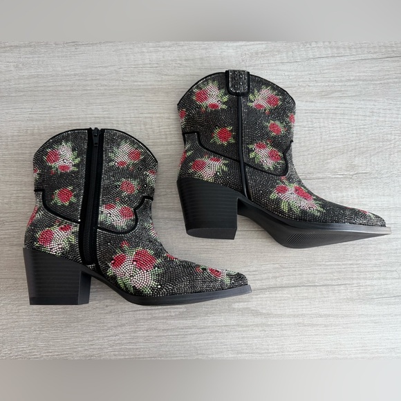 Wild Pair Women’s Black Lacey Floral Bling Booties Size 6 - Picture 6 of 11